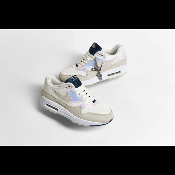 Nike Air Max La Ville Lumiere Summit White Light Bone Light Smoke Grey women 6.5